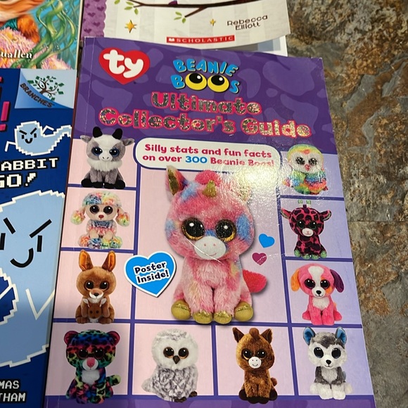 Entire a lot of books and stickers, activities books. - Picture 14 of 15